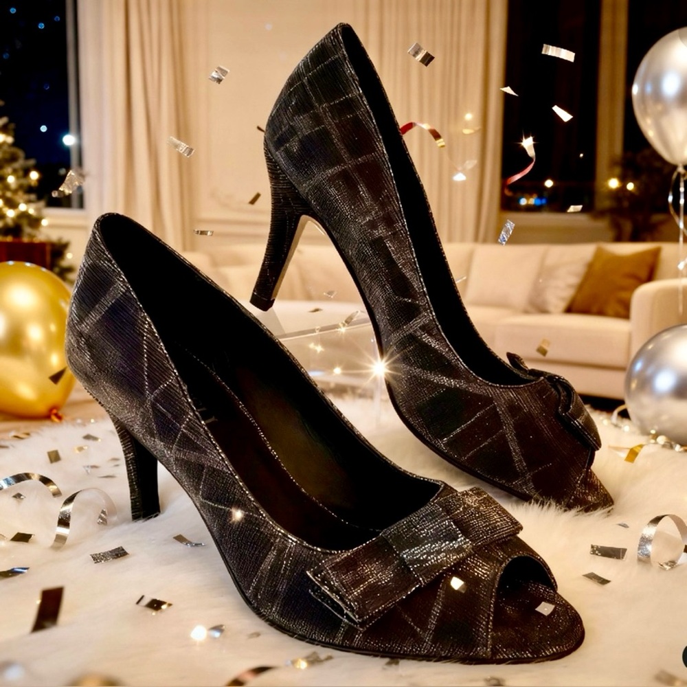 Vaneli di notte Black and Platinum Metallic Plaid Peep-Toe Heels